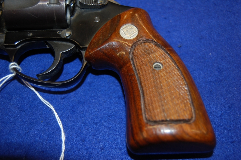 Charter Arms Bulldog Target .44Spl. Blued/Wood Grips Picture 2